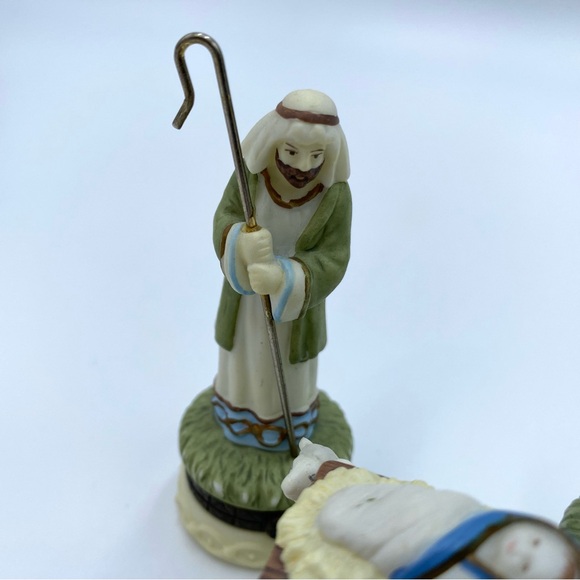 Set of 3 Midwest Of Cannon Falls Baby Jesus Nativity Scene Hinged Trinket Boxes - Picture 3 of 10